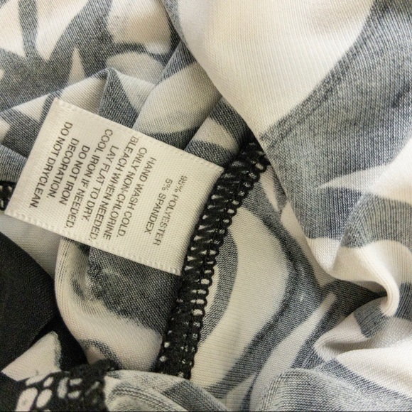 White House Black Market Blouse Abstract - Picture 6 of 6